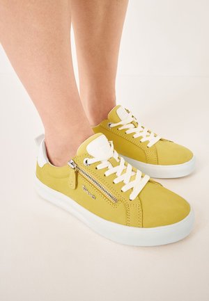 BEQUEME SNEAKER MIT T-FLOW EFFECT - Sneaker low - yellow nubuc