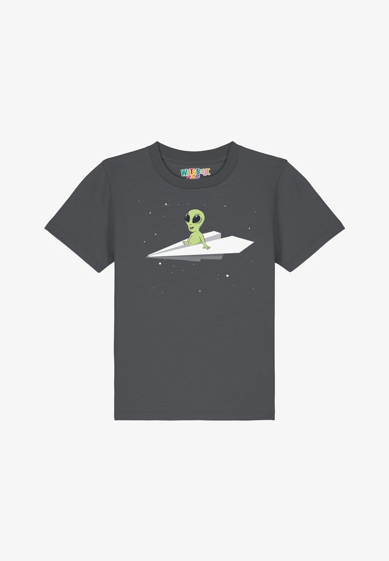 Grijze katoenen t-shirt met een afbeelding van een groene alien die op een wit papieren vliegtuigje rijdt, met sterren op de achtergrond. Korte mouwen, ronde hals.