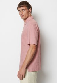 Marc O'Polo KURZARM REGULAR MIT BOWLING-KRAGEN - Overhemd - strawberry mauve