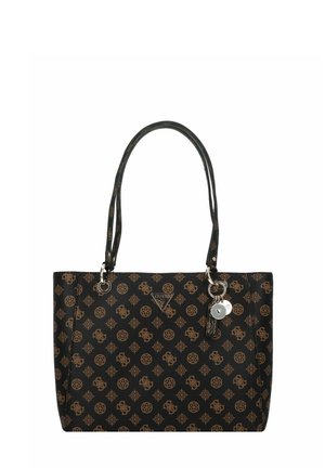 Borsa a tracolla nera con motivo del logo marrone, doppi manici, dettagli in metallo argentato e un portachiavi decorativo attaccato di lato.