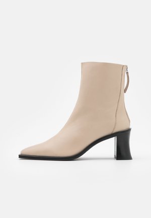 Klassiset nilkkurit - off-white