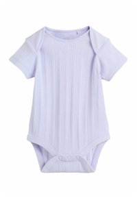 Gaiši violets īsroku bērnu bodijs ar ribotu tekstūru, apaļu kaklu un aizdares spiedpogām apakšā ērtai ģērbšanai.
