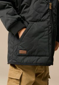Next REGULAR FIT czarny