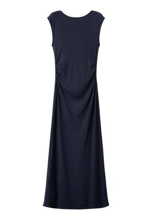 Abito maxi blu navale con tessuto morbido, scollo rotondo, maniche a cappuccio e dettagli arricciati lungo la schiena per un tocco di texture aggiuntivo.
