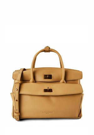 Sac à main en cuir fauve avec deux poignées, poche avant à rabat, bandoulière réglable et fermetures à tourniquet dorées.