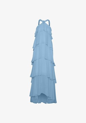 Vaaleansininen halterneck-mekko, jossa on kerroksellisia röyhelöitä, ympyrän muotoinen solkitys kaula-aukossa ja epäsymmetrinen helma, valmistettu pehmeästä kankaasta.