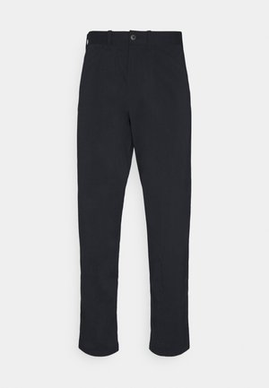 Svarta raka byxor i slät tyg, med knappstängning fram och snedställda sidofickor. Rent, minimalistiskt design.