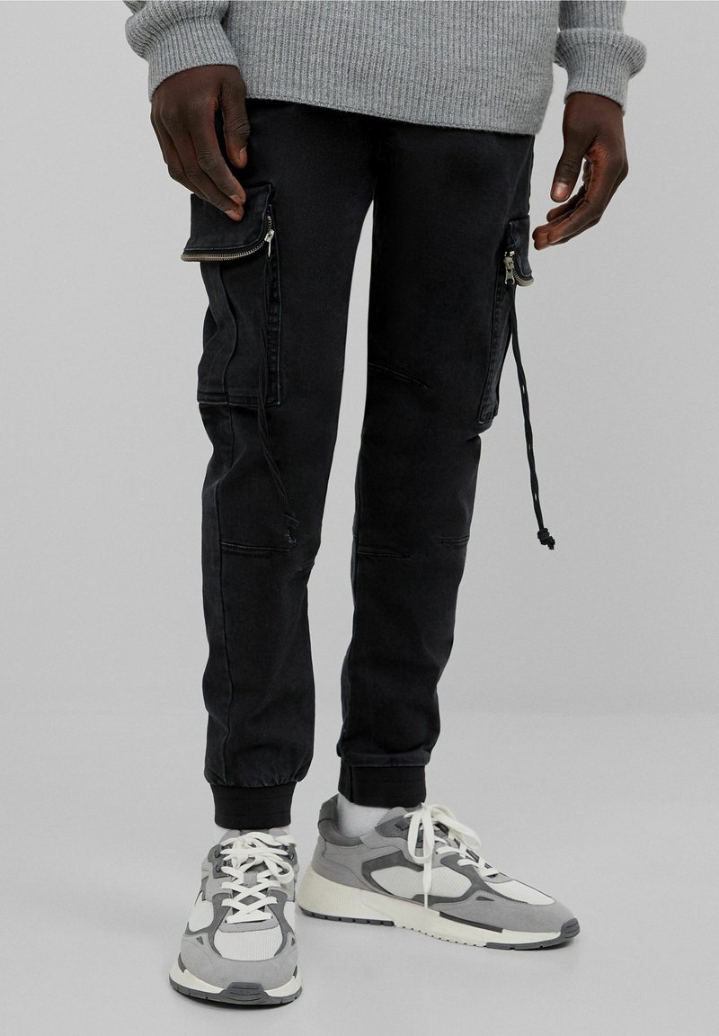 Bershka Cargobyxor - black