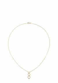 Collana color oro con tre pendenti a forma di cuore collegati, ciascuno con un ornamento di gemma trasparente, su una catena sottile con chiusura a moschettone.