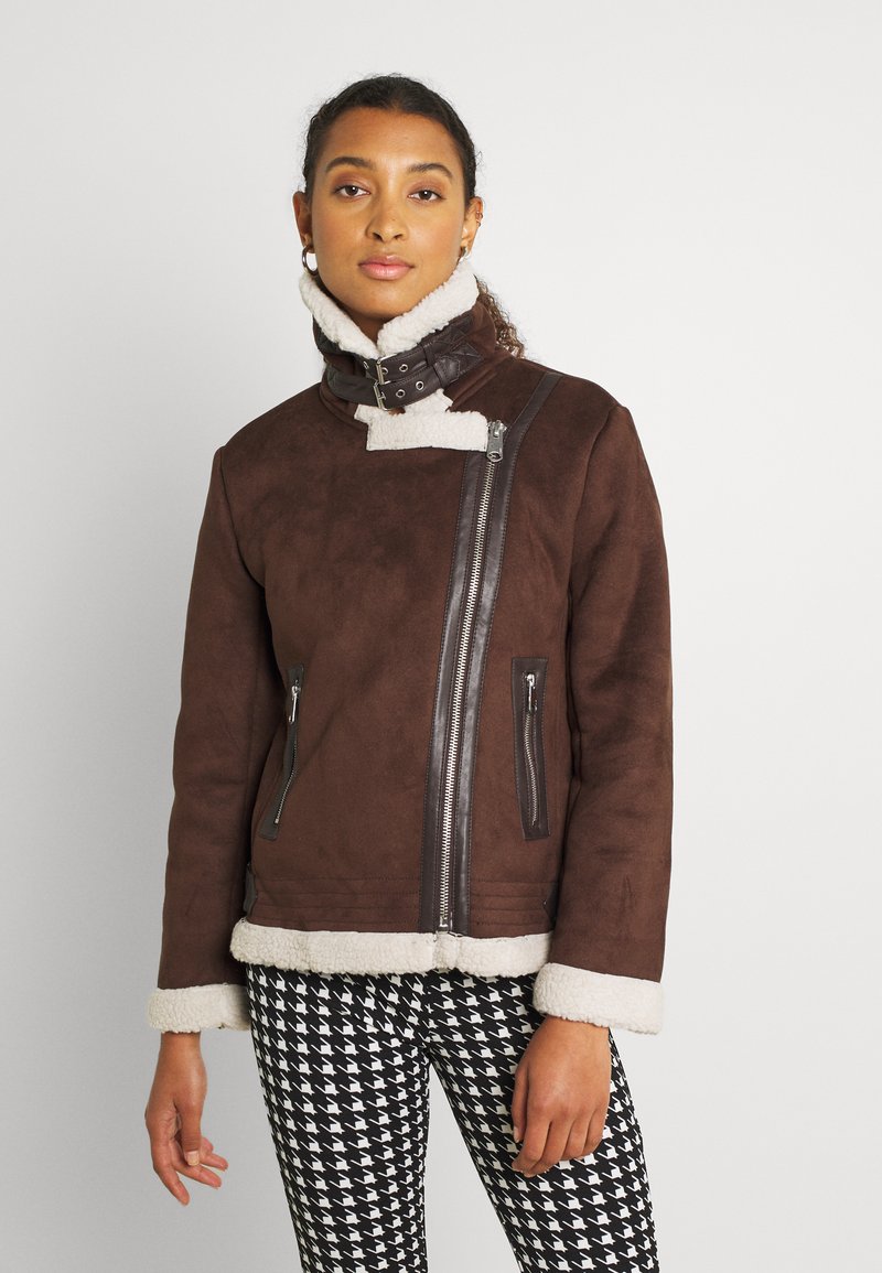 ONLY ONLDIANA BONDED AVIATOR JACKET - Casaco de pele sintética - black coffee/white