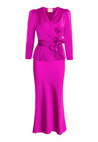 Fuksjowa sukienka typu wrap z długimi rękawami, zwężoną w talii i szczegółem z wiązaniem. Gładki satynowy materiał z dopasowaną spódnicą, w długości do podłogi.