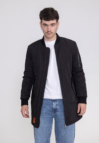 Unausgewählt, black