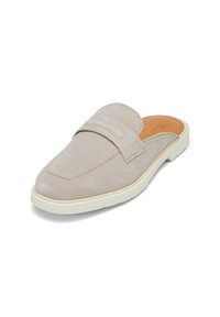 Mule beige en daim, à enfiler, bout rond, détail d'une bride sur le dessus et semelle blanche en caoutchouc.