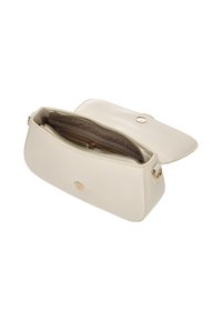 Bolso de cuero color crema con textura suave, herrajes dorados y un bolsillo interior con cremallera. Cierre con broche y forma redondeada.