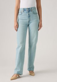 Lichtblauwe hooglopende jeans van denim, met een rechte pijp, vervaagde textuur en standaard vijf-pocketstijl.