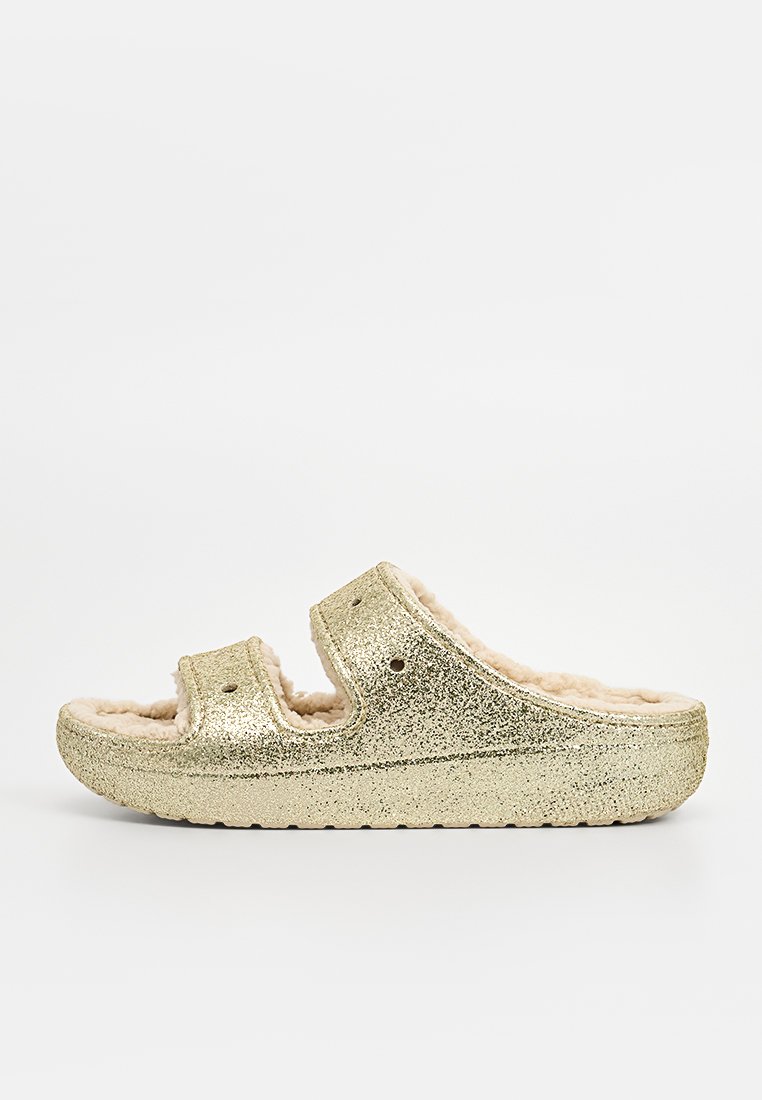 Gouden glitterslippers met twee banden, zachte binnenvoering en een gestructureerde zool voor grip. Rond gevormd met een open teenontwerp.