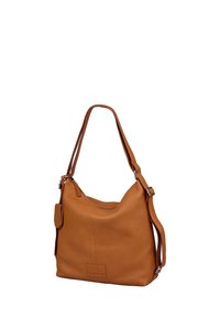 Sac hobo en cuir tan avec un design décontracté, fermeture éclair supérieure, bandoulière réglable, et une étiquette latérale affichant le logo de la marque.