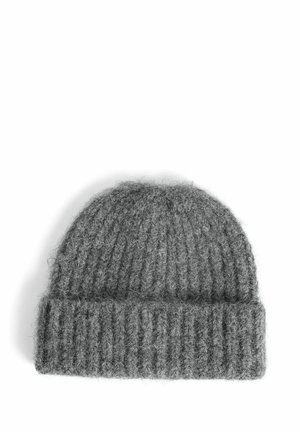 Gray knitted beanie hat made of textured wool with a ribbed pattern and a folded cuff at the bottom. Soft and warm appearance.