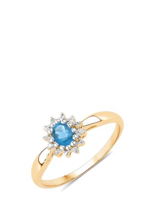 Goldener Ring mit einem runden blauen Edelstein in der Mitte, umgeben von kleinen klaren Diamanten in floralem Design auf weißem Hintergrund.