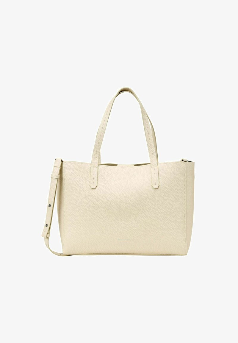 Sac fourre-tout en cuir texturé couleur crème avec deux poignées et une bandoulière ajustable, forme rectangulaire et fermeture zippée.