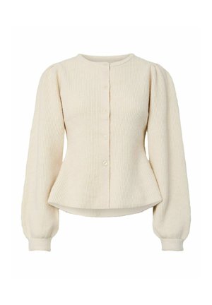Kremfarget ribbestrikket cardigan med lange, puffermer og innsvingt midje, med rund hals og fem matchende knapper foran.