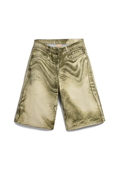 Groene denim shorts met een gestructureerd, draaiend patroon. Voorzien van een klassiek vijf-vaks ontwerp en een knoopsluiting. Netjes afgebroken zoom.