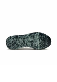 Suela de zapato con material de goma negra y secciones transparentes que muestran un patrón de mapa de la ciudad, texto de marca y diseño de banda de rodadura texturizada.