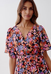 TUSSAH LOUISA MIDI  - Denní šaty - garden flor black