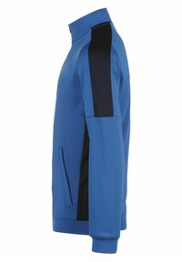 Blauwe sportjacket met een hoge kraag, voorzien van zwarte mesh zijpanelen, voorzakken met rits en geribbelde boorden. Glad textuur over de gehele jas.