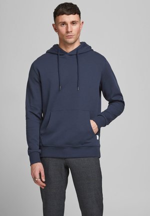 Felpa blu navy realizzata in tessuto morbido, con tasca a marsupio, coulisse regolabile e polsini e orlo a coste.