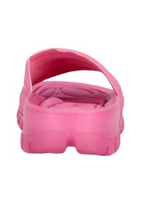 Vaaleanpunaiset liukuva sandaalit, joissa on teksturoitu pohja, avoin takaosa ja pyöreä varvas. Valmistettu kumimateriaalista joustavalla pohjalla.