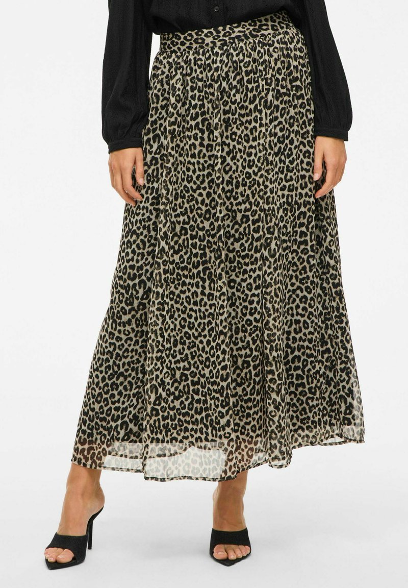 Jupe maxi imprimée léopard avec une silhouette fluide, fabriquée en tissu léger. Design plissé et taille large froncée.