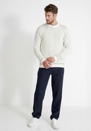 BRYNOLF CREW - Strickpullover - off white clay