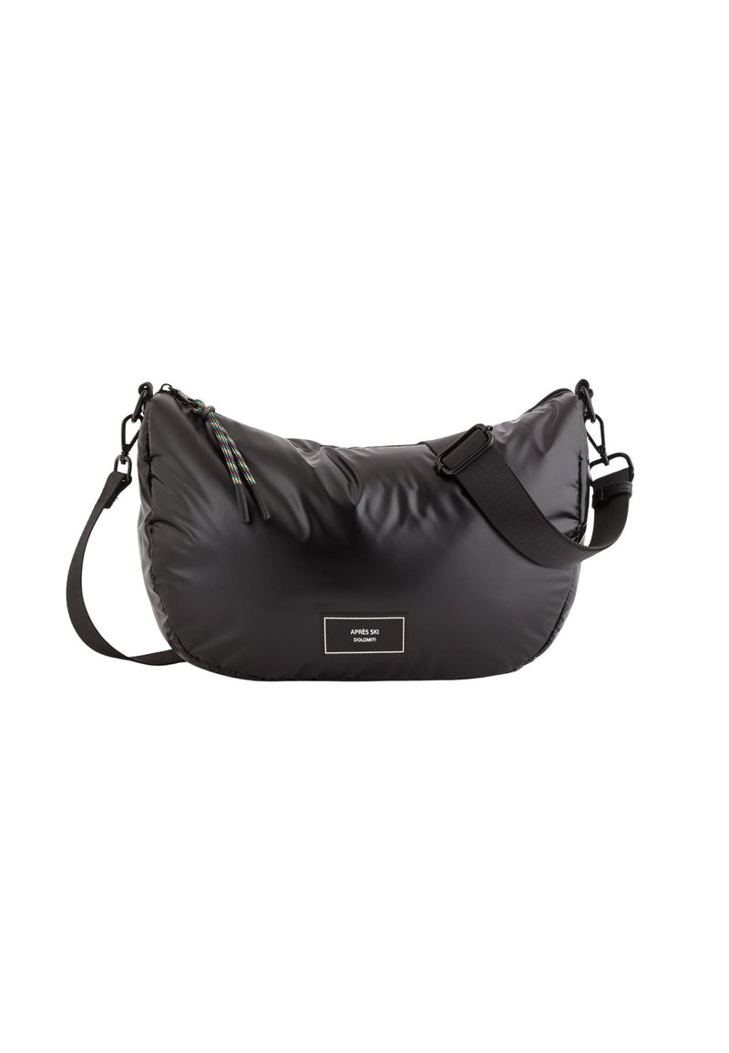 Fyldig sort skuldertaske med justerbar skulderrem, glat overflade og en dekorativ lynlåsanhænger med farverigt flet. Mærket er synligt.