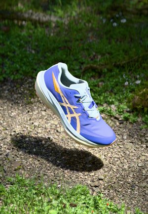 FUJI SPEED 4 UNISEX - Zapatillas de trail running - apricot crush