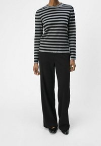 Object Sweter