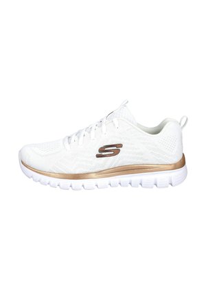 Zapatilla deportiva de malla blanca con cordones blancos, ribete dorado en la suela y un logo dorado "S" en el lateral, vista desde el lado exterior.