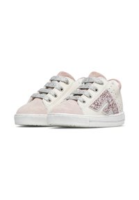 Sneaker in pelle e suede bianche e rosa con lacci e dettagli in glitter argento, punta tonda, lati testurizzati e dettaglio del logo.