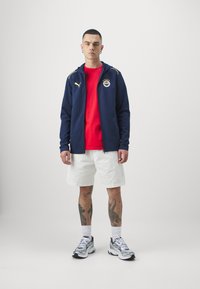 Puma FENERBAHCE ISTANBUL CASUALS HOODED - Klubové oblečení - club navy/speed yellow