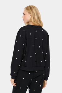 Felpa nera con un design cropped e un motivo di cuori bianchi. Le maniche lunghe e il collo tondo completano il look informale.