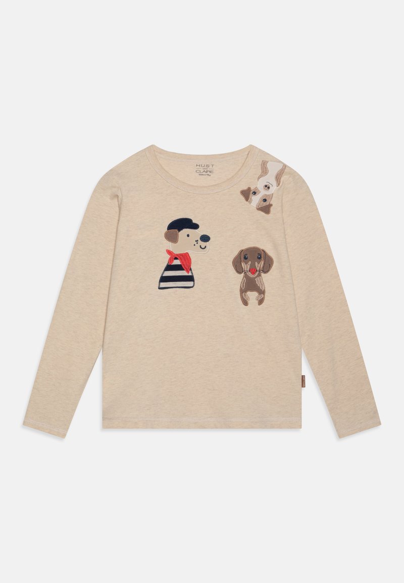 Beige Langarmshirt mit drei gestickten Hundedesigns: ein Hund im gestreiften T-Shirt, ein brauner Hund und ein fawn-weißer Hund, mit glatter Textur.