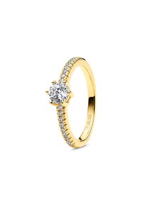 Guldring med en central rundslipad diamant och en rad av mindre diamanter längs ringen, polerad yta och slät textur.