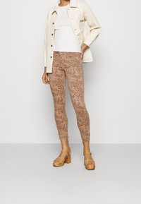 Mos Mosh Vaqueros pitillo - beige