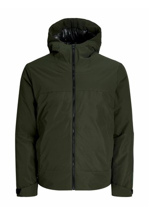 Giacca isolante verde oliva con chiusura zip sul fronte, grande cappuccio e polsini elasticizzati. Presenta una fodera interna nera a contrasto e una texture liscia.