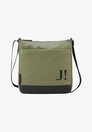 Borsa a tracolla verde in tessuto con dettagli neri, dotata di chiusura con zip e tasca frontale. Logo "J!" stampato sul davanti.