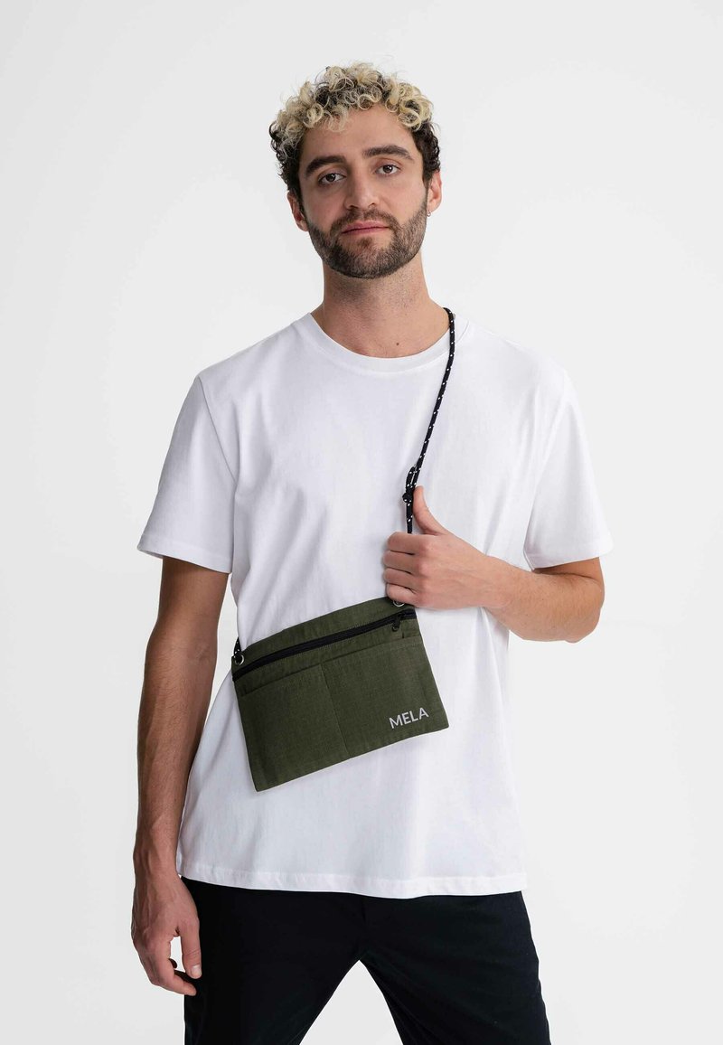 MELA UNISEX - Schoudertas - dark olive
