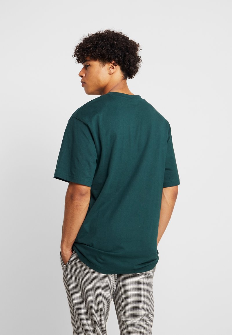 Herren T-Shirts basic | Urban Classics TALL TEE T-Shirt basic bottlegreen/dunkelgrün - FW89815 Herren T-Shirts basic | Urban Classics TALL TEE T-Shirt basic bottlegreen/dunkelgrün - FW89815