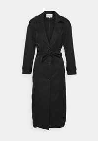 Trench-coat noir avec taille ceinturée, fermeture à boutons, revers crantés et manches longues. Comprend des épaulettes et une silhouette ajustée.