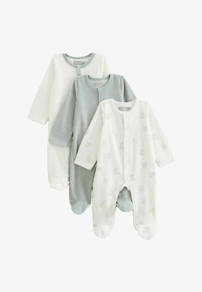 Trois pyjamas pour bébés : un blanc avec des motifs d'animaux, un gris clair et un crème. Tous comportent des manches longues et des pressions.