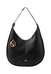 Schwarze Leder-Hobo-Tasche mit glatter Textur, ausgestattet mit einem goldenen Kettenriemen und einem Marken-Motiv in Gold. Winkliges Design mit Nähten.